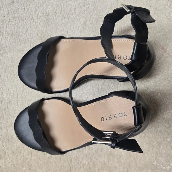 Torrid Black Faux Leather Strappy Heels Size 7.5 Wide - Picture 2 of 4